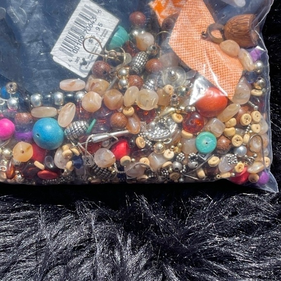 Vintage Lot Of Crafting Beads Wood Plastic For Repurposing - Picture 6 of 7